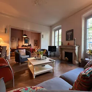 Appartement Coeur De Ville, Garage Prive Et Gratuit Avec Terrasse !, Cahors